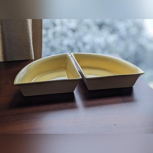 Rounded Triangle Stoneware Bowls - Set of 2 - Warm Yellow - Picture 3 of 6